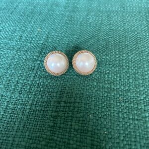 Erwin Pearl Elegant Gold and Pearl Stud Earrings vintage costume jewelry